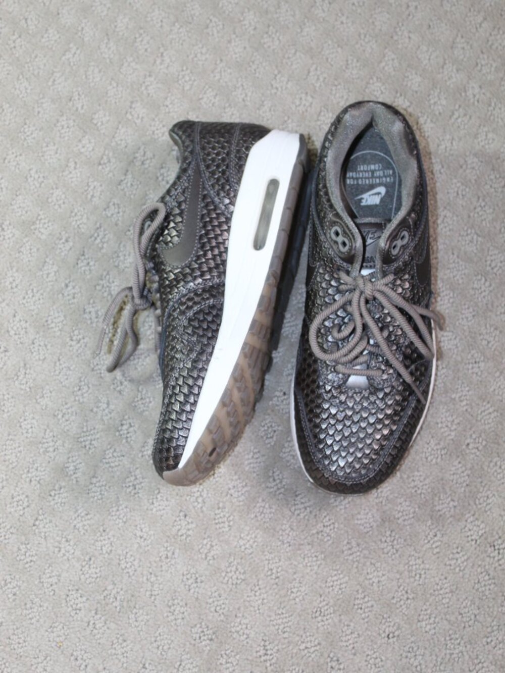 Nike Air Max 1 Reptile Shoes Womens Size 8.5 Metallic Pewter Sneakers 454746-015